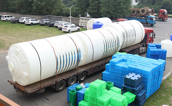 塑料托盤（pán）、垃圾桶等塑料品有貨，再熱林輝都按時發貨！