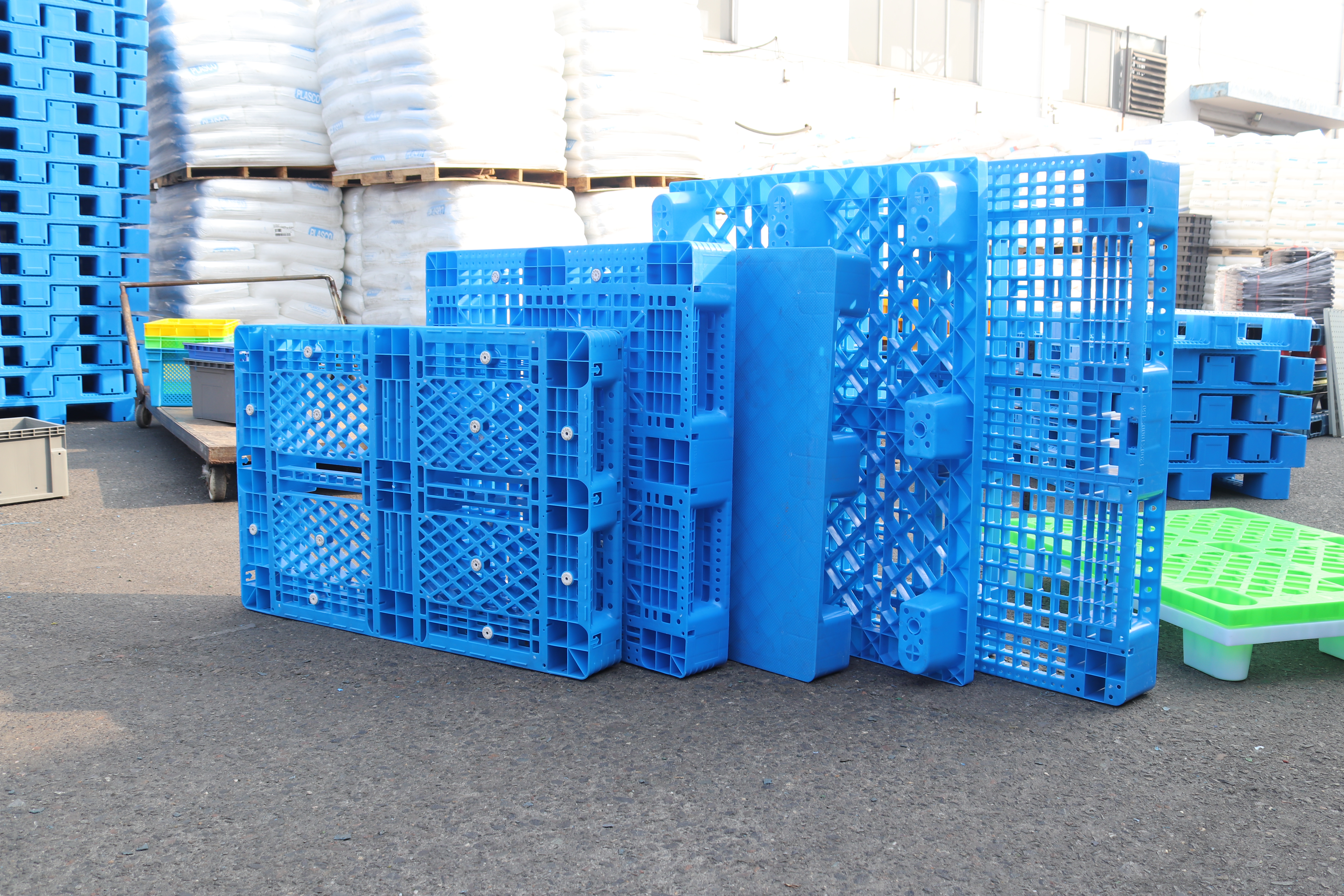 川字網格塑料（liào）托盤應（yīng）用選型實用指南