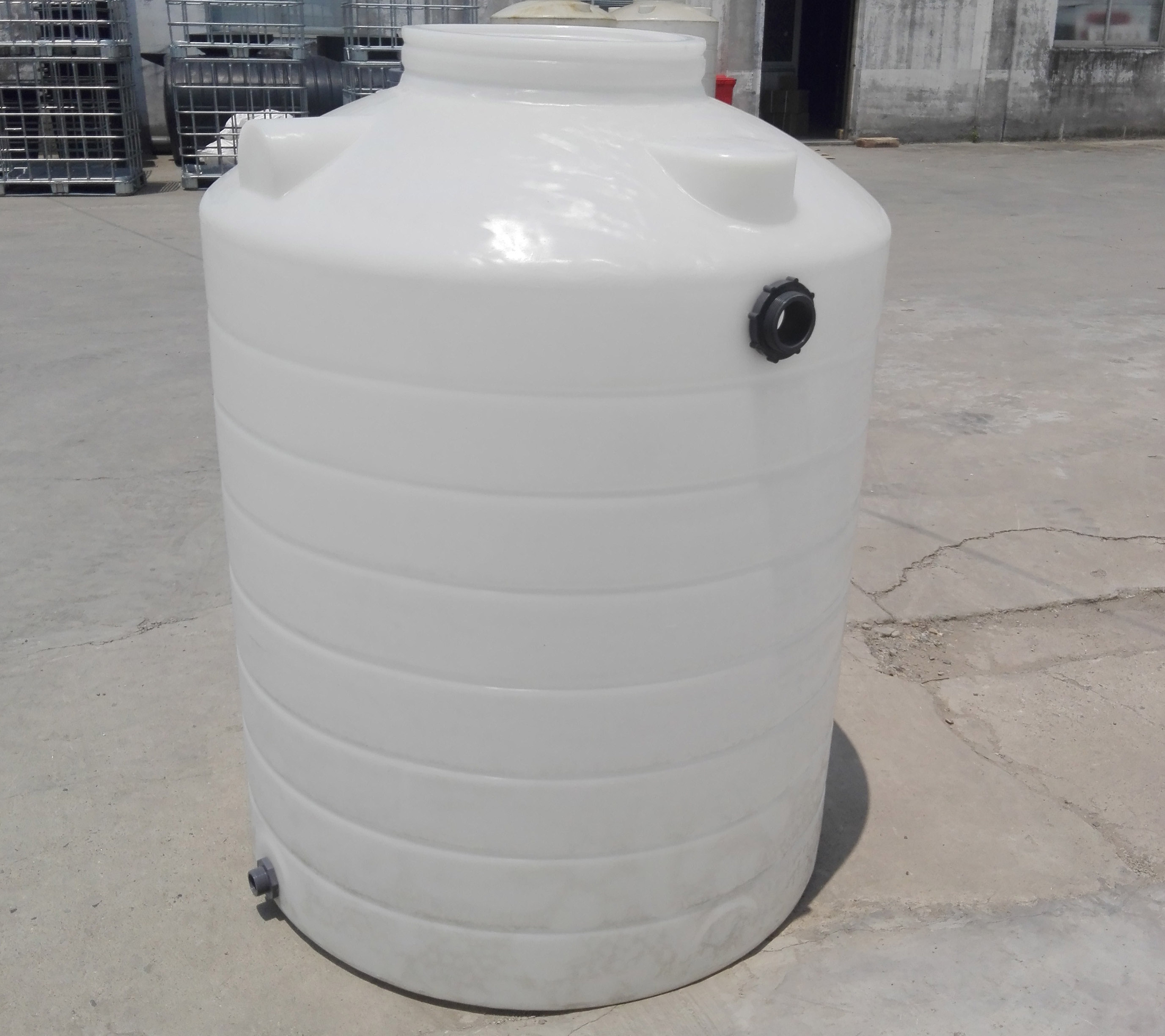 物流箱與牛筋圓（yuán）桶：現代物流與產業運營中的“隱形骨骼”